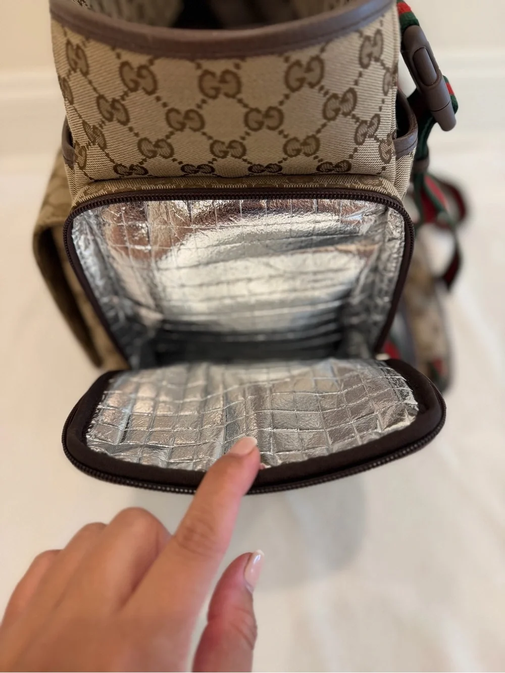 Gucci tote signature